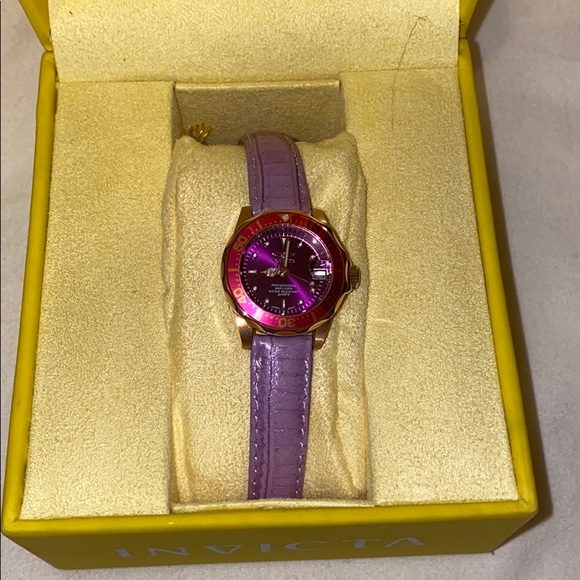 Invicta Pro Diver Model 11717 - Picture 2 of 6